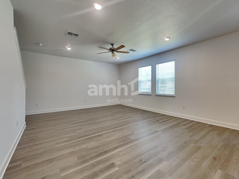 Building Photo - 37777 Dusty Saddle Ln