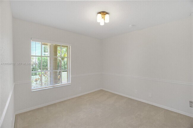 Building Photo - 5603 SE Graham Dr