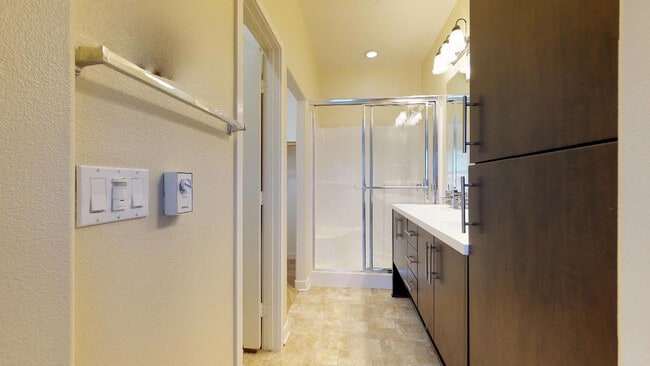 Building Photo - 3bedroom 3 bath home in the Solaire Commun...