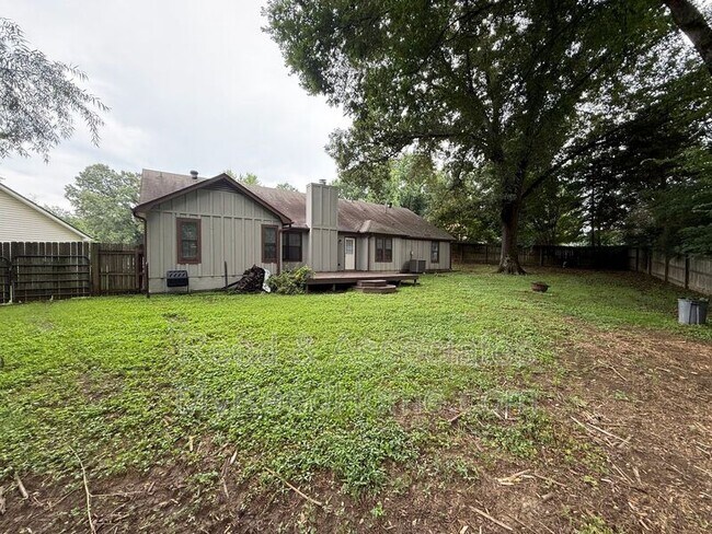 Building Photo - 3040 Delvan Cove