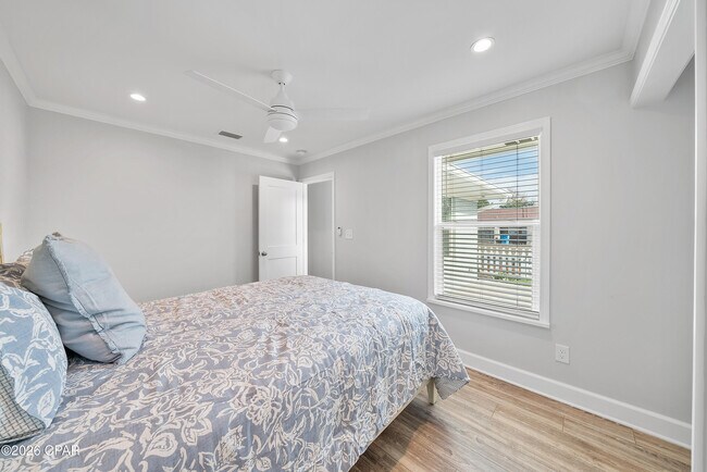 Building Photo - 121 Lakeside Cir