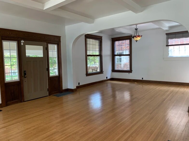 Building Photo - 500 S Fess Ave