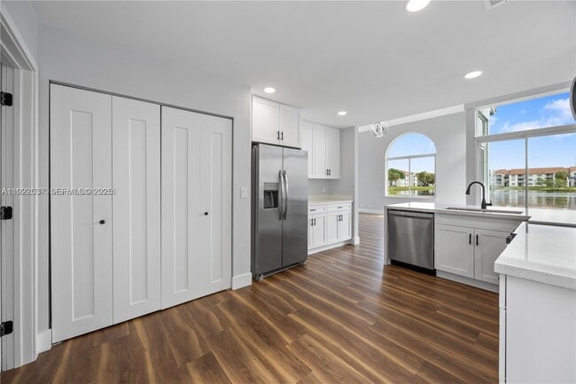 Building Photo - 3835 Lombardy St