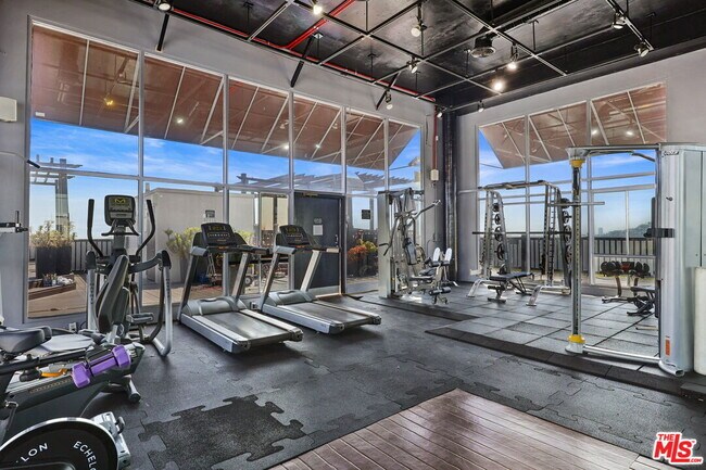 Building Photo - 7250 Franklin Ave