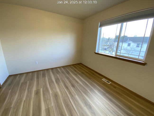 Building Photo - 7415 Village Dr E