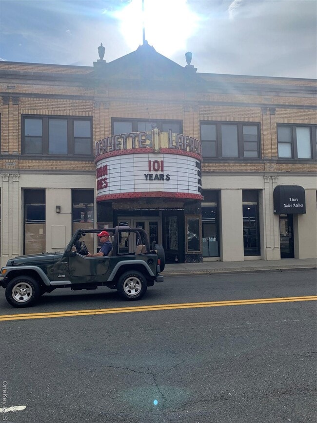 Building Photo - 23 Doxbury Ln