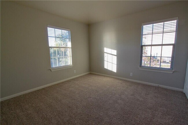 Building Photo - 3101 Davis Ln