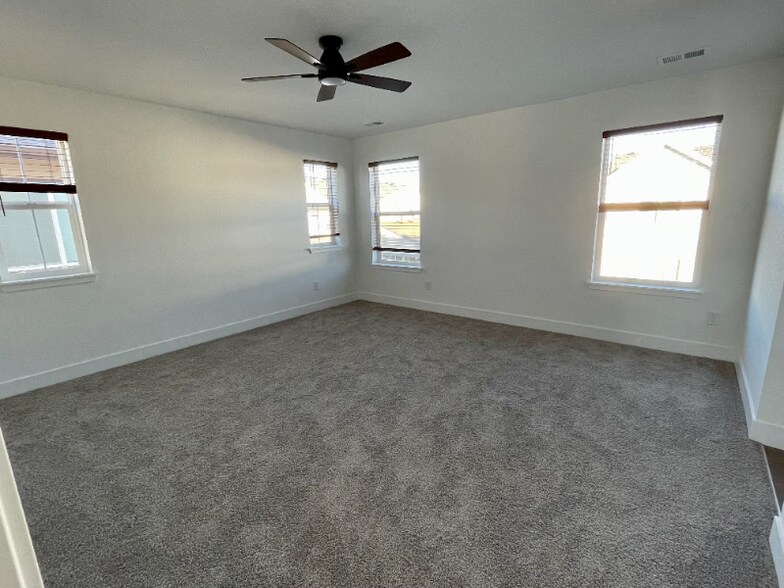 Building Photo - 2657 Mondt Ln