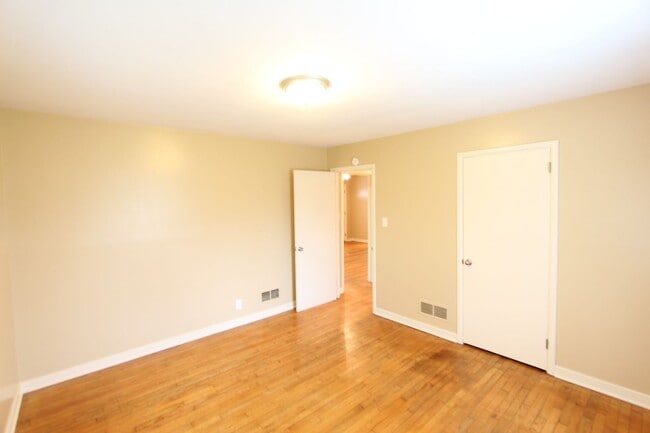 Building Photo - New On The Market! Cute! Cute! Cute! Better Hurry To See This One!!