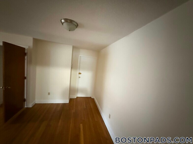 Building Photo - 11 Brattle St