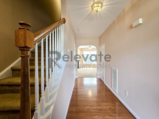 Building Photo - 805 Parkland Pl