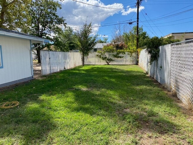 Building Photo - Need housing for Spring Semester? Short-Term 4–6 Month Rental!