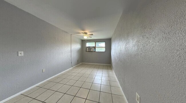 Building Photo - 3403 Palm Dr