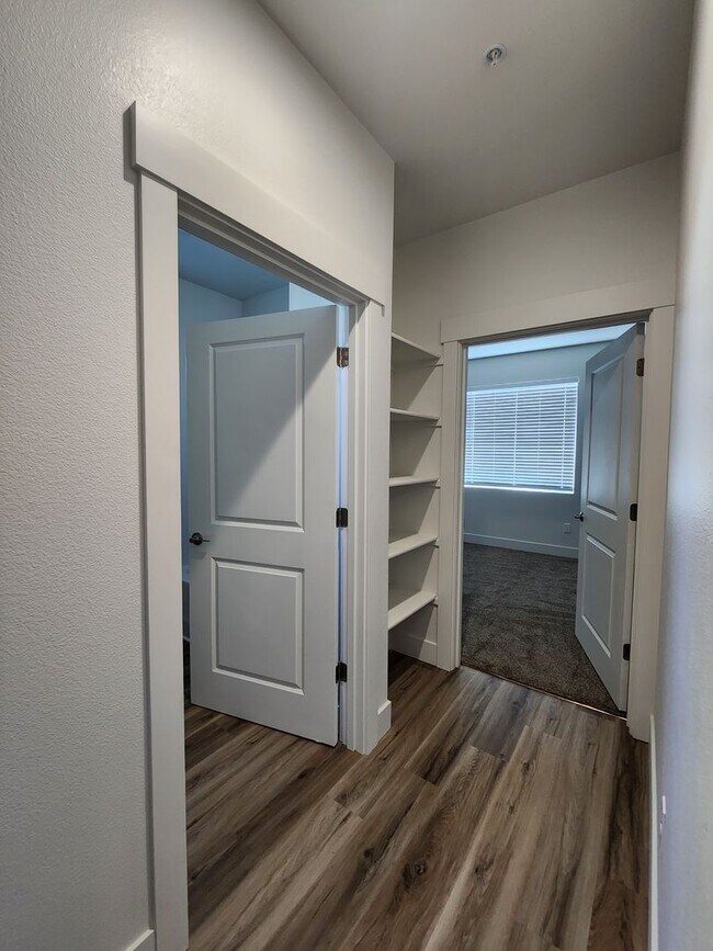 Building Photo - $500 MOVE IN SPECIAL - FREE RENT - Beautiful Brand New Modern Apartment Homes in Keizer