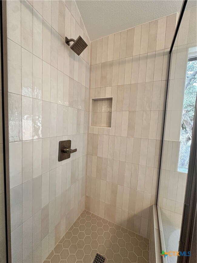 Building Photo - 2017 Ridge View Dr