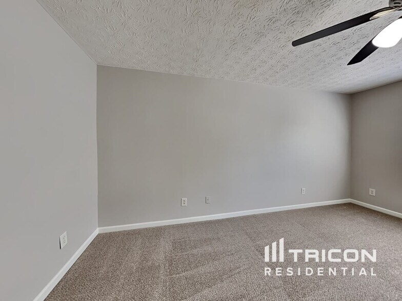 Building Photo - 13 Red Maple Way
