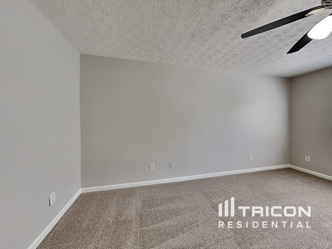Building Photo - 13 Red Maple Way
