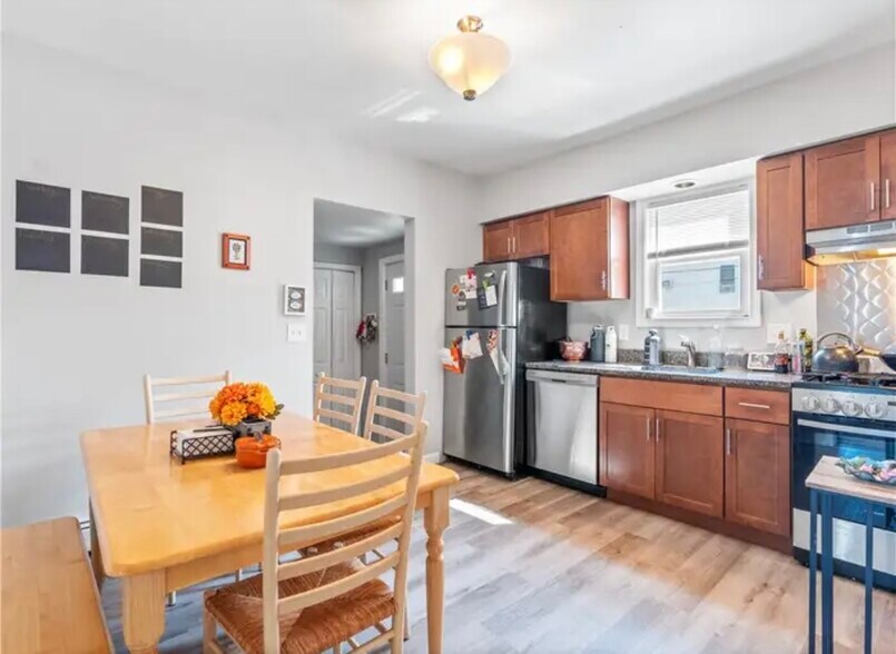 Building Photo - 406 N Broadway