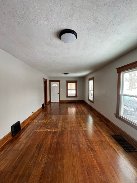 Building Photo - 101 W Palmer Ave