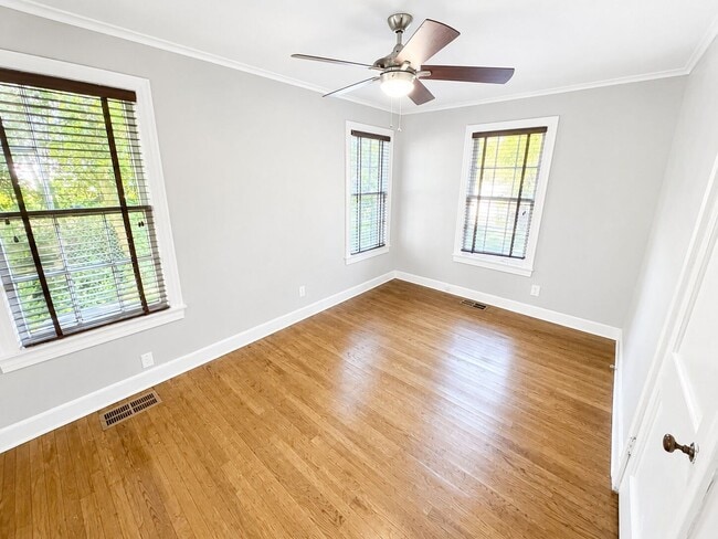 Building Photo - South Highlands Home!