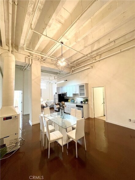 Building Photo - 312 W 5th St
