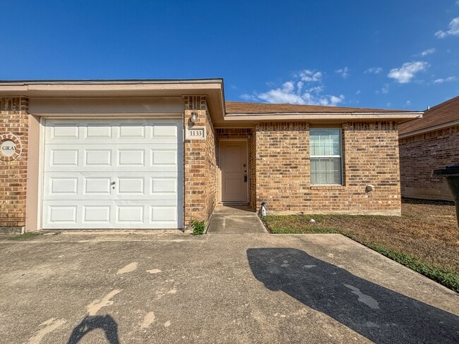 Primary Photo - 1133 Misty Acres Dr