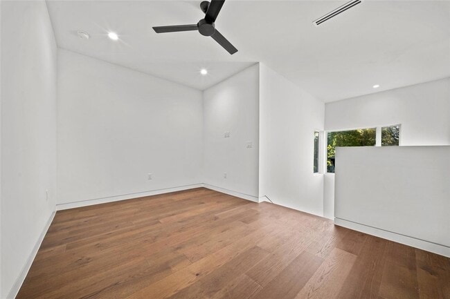 Building Photo - 2904 Westhill Dr