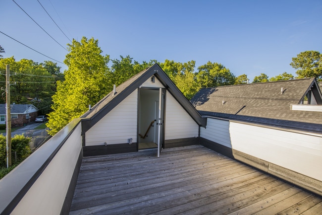 Building Photo - 730 W Stone St