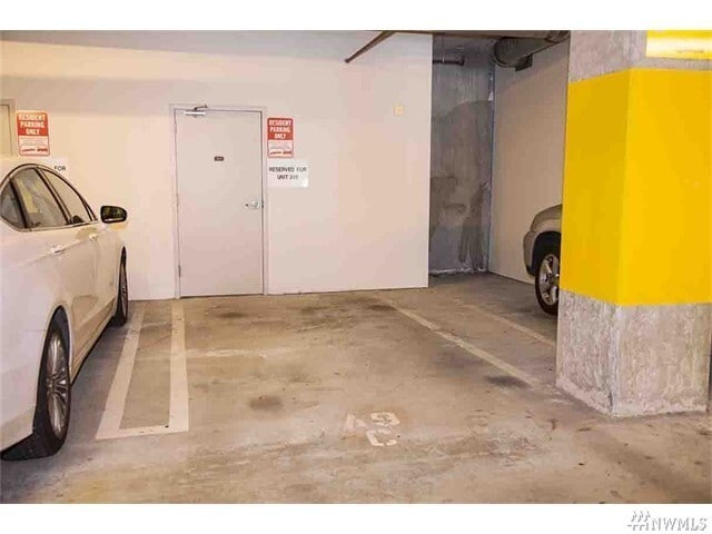 Building Photo - Charming Studio in Downtown Bellevue