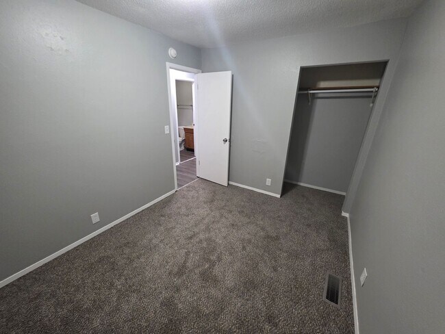 Building Photo - 1305 Richard Dr
