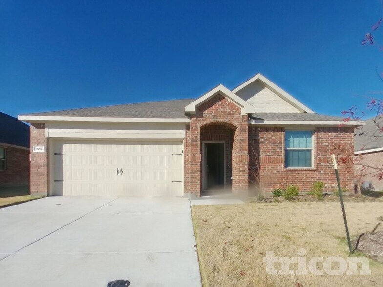 Building Photo - 509 Macdonald Wy