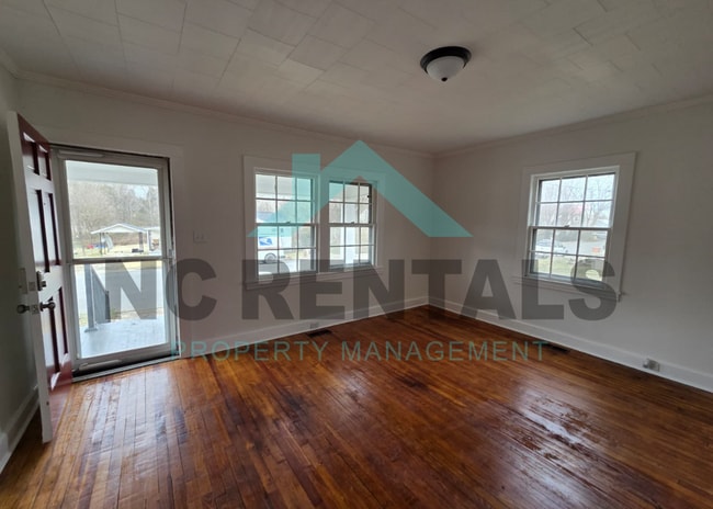 Building Photo - 1318 Front St