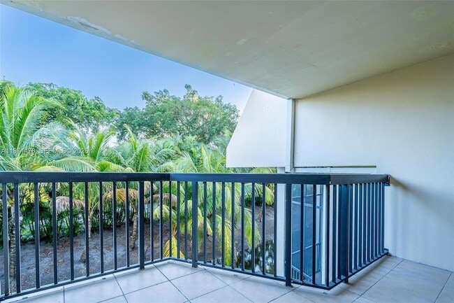 Building Photo - 20347 W Country Club Dr