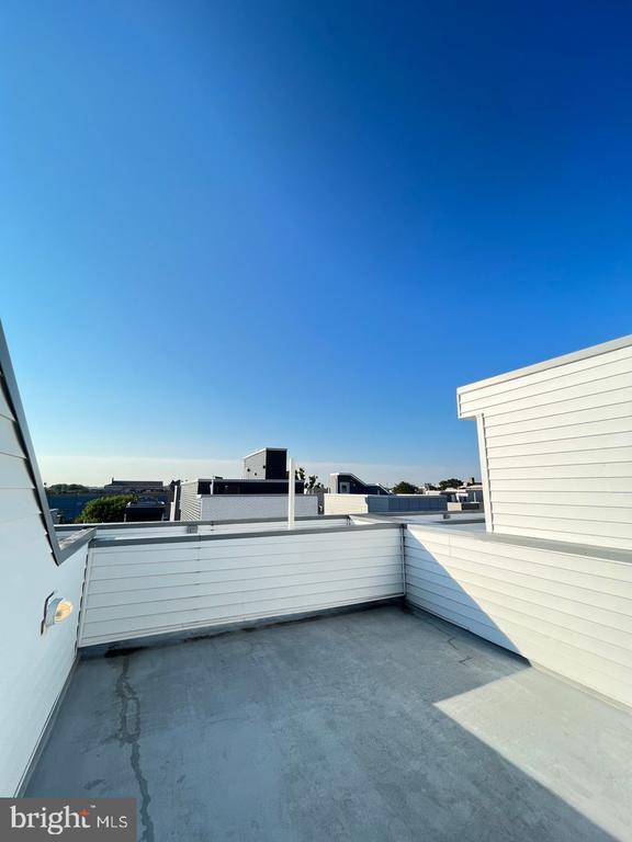 Building Photo - 2660 Collins St