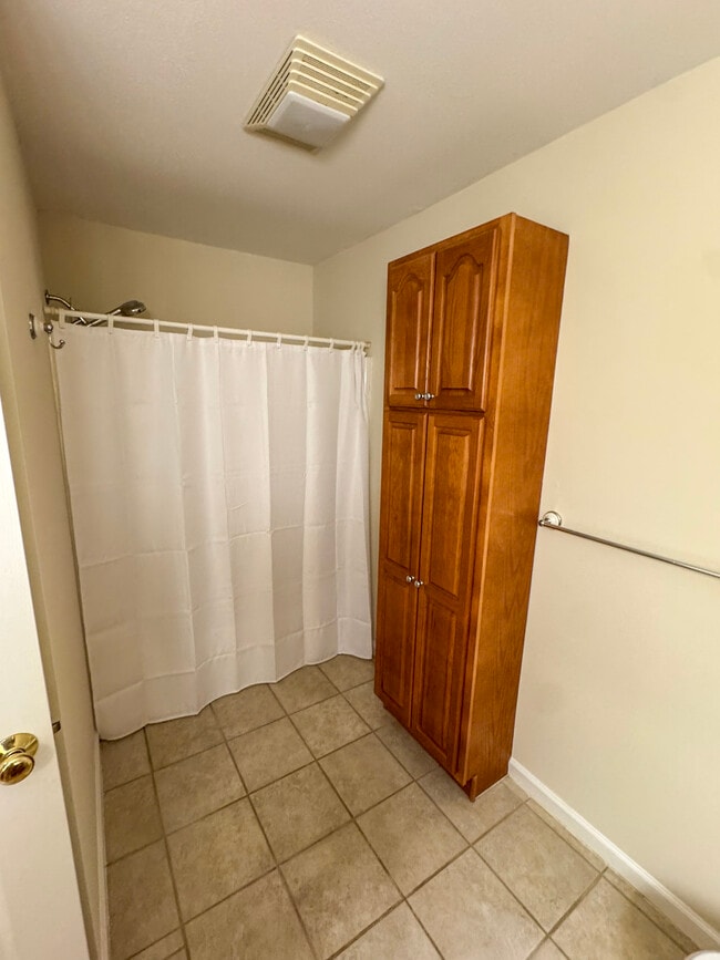 Building Photo - 74 Lockes Way