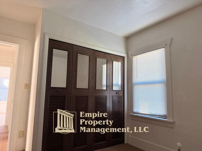 Building Photo - 537 NE Winchester St