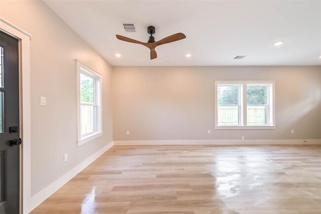Building Photo - 4721 Mallow St