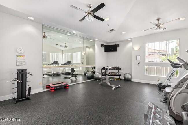 Building Photo - 11375 E Sahuaro Dr