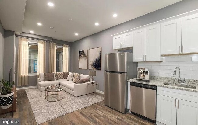 Building Photo - 207 S 49th St