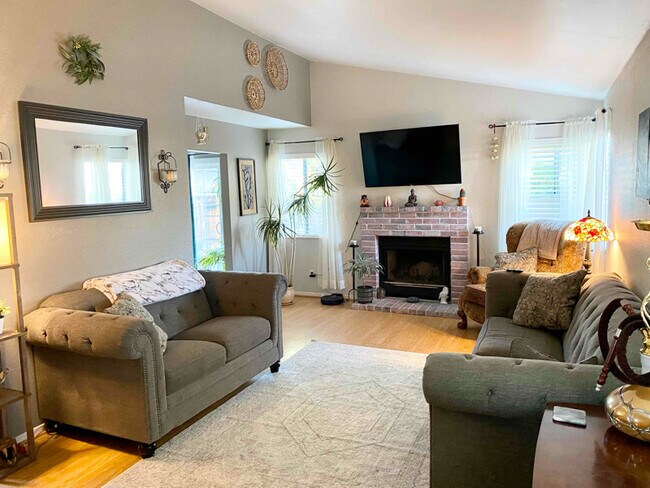 Building Photo - 2006 Haywood Dr