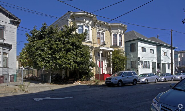 Building Photo - 658 8th St