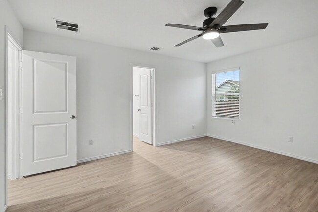 Building Photo - 3 Bed in The Silos | No Carpet + Appliances Included + Community Amenities!