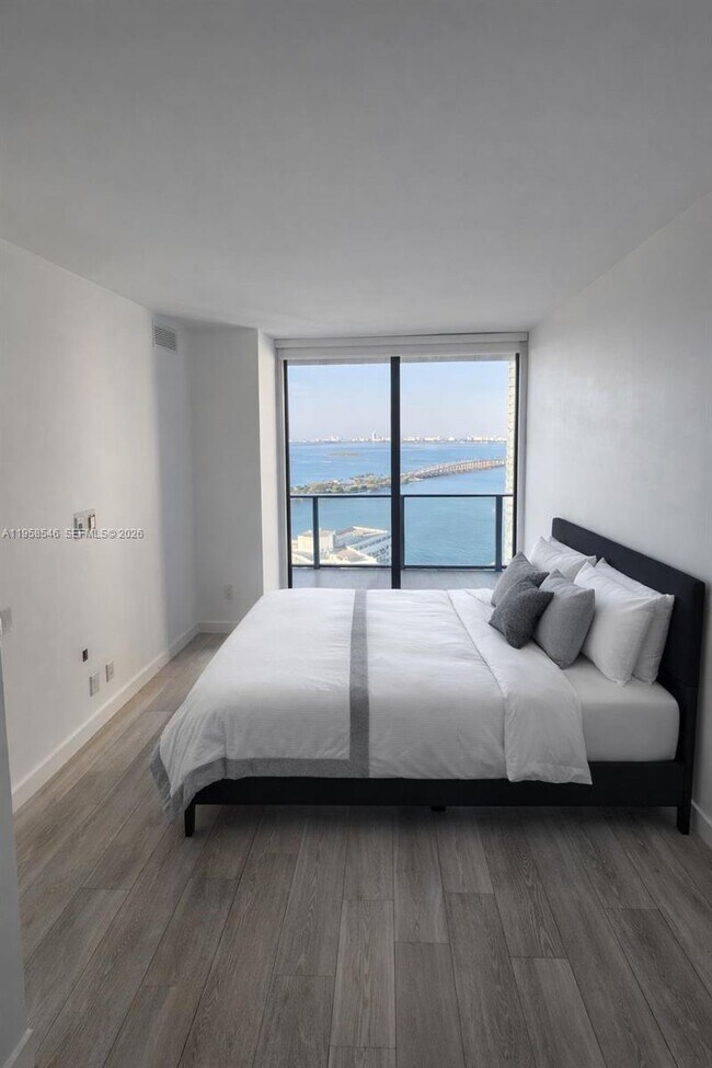 Building Photo - 501 NE 31st St