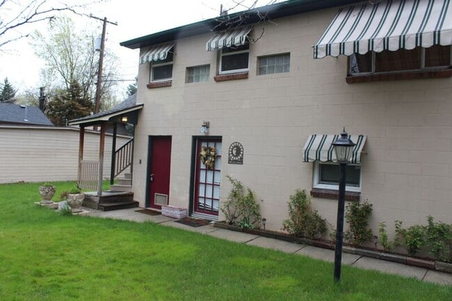 Building Photo - 2720 W Heron St