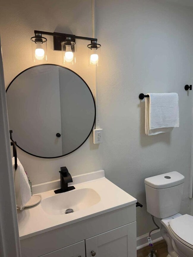 Building Photo - 100/102 Redd Street - Unit 102