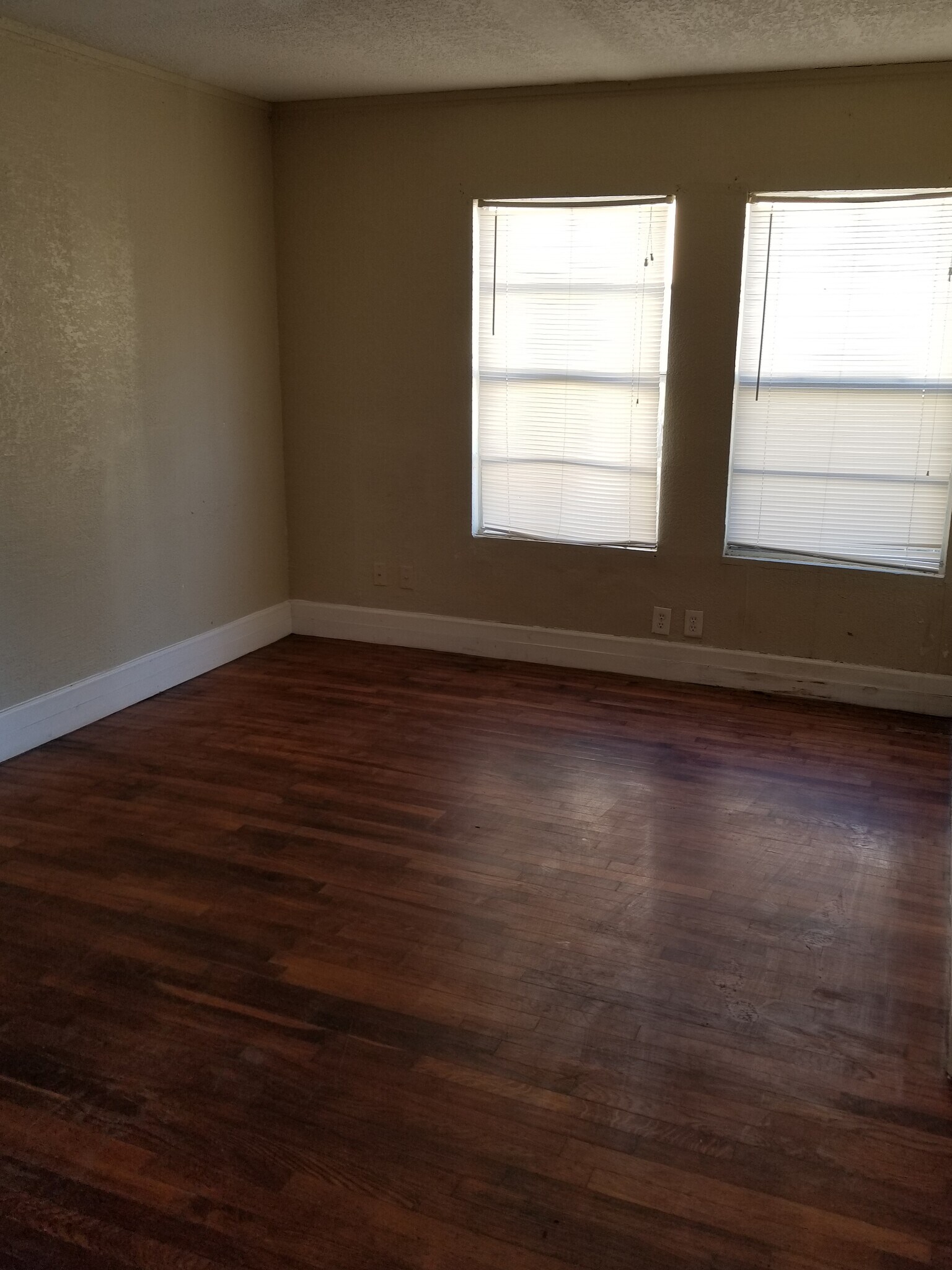 Building Photo - 3143 Magnolia, Unit b,