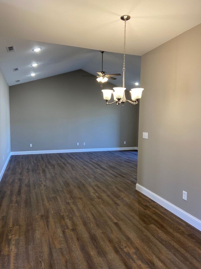 Building Photo - New condo for lease - 303 Deerfield RIdge ...