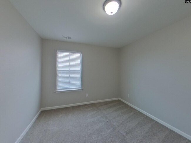 Building Photo - 326 Fairford Rd