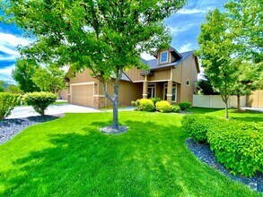 Building Photo - Lawn Care included! 4 bed 2.5 bath Neighb...