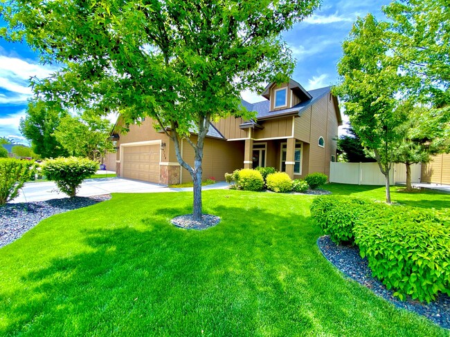 Lawn Care included! 4 bed 2.5 bath Neighb... - Lawn Care included!  4 bed 2.5 bath Neighb...